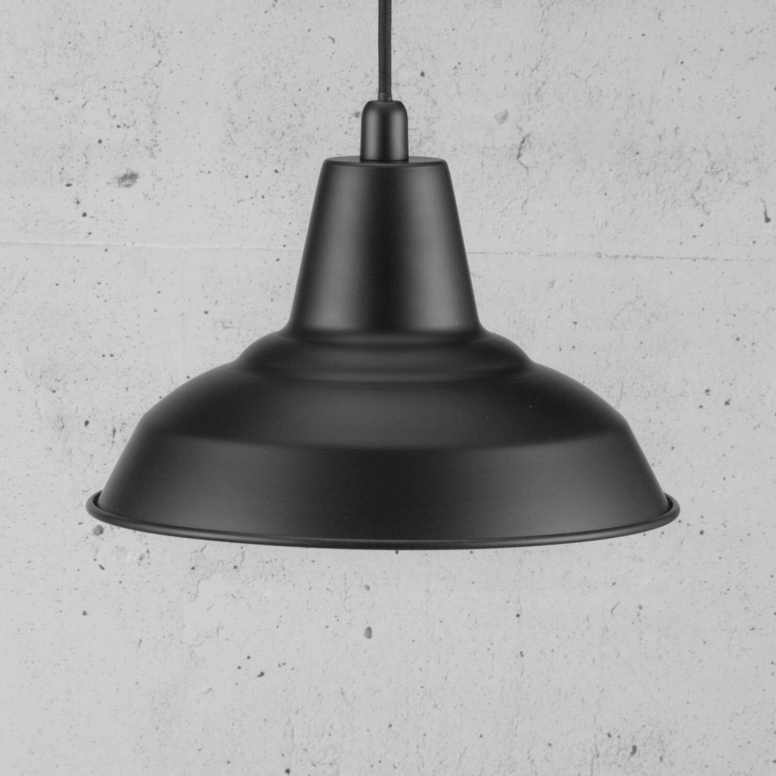 Čierna kovová závesná lampa Lyne