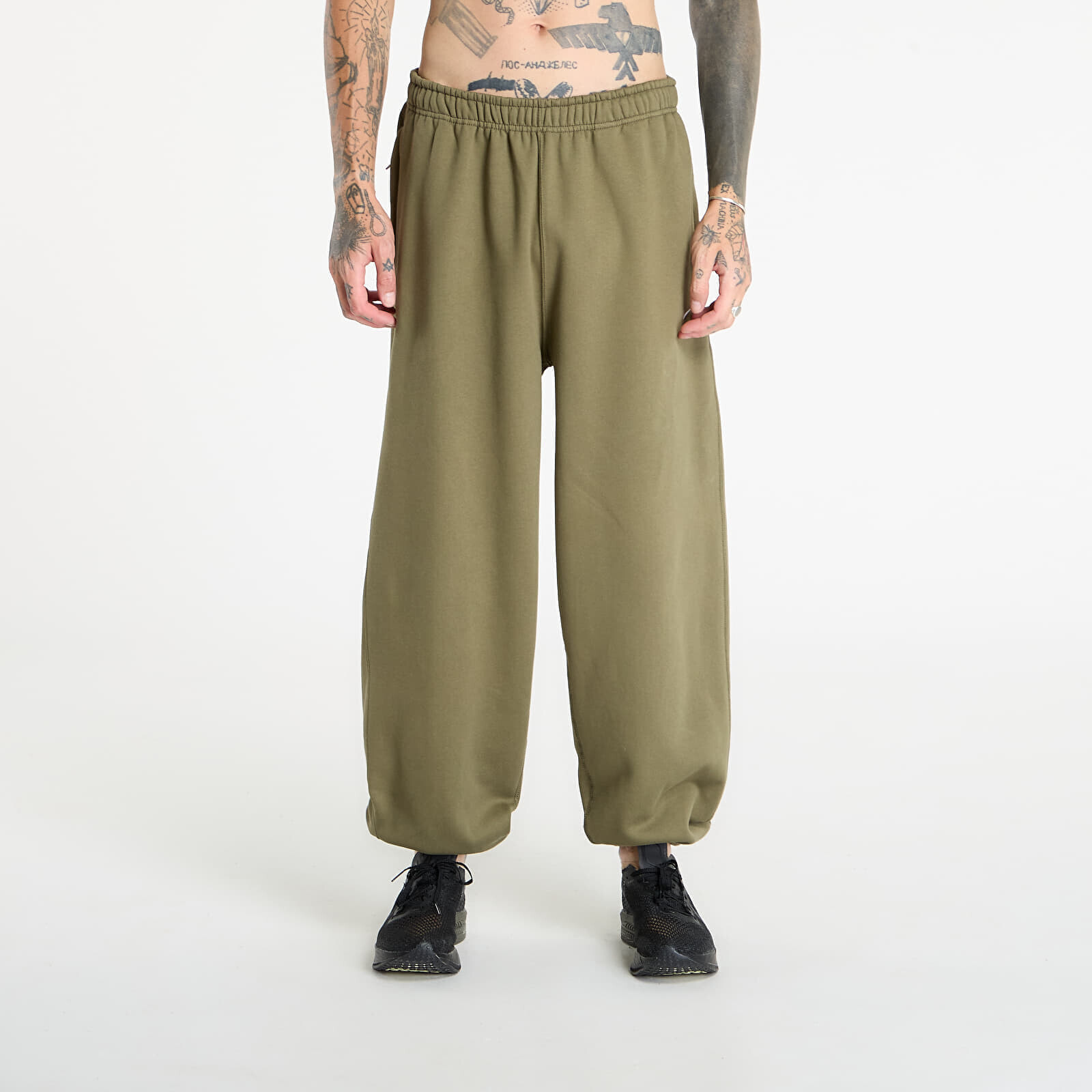 Kalhoty Nike Solo Swoosh Men's Cuffed Fleece Pants Medium Olive/ Medium Olive/ White L