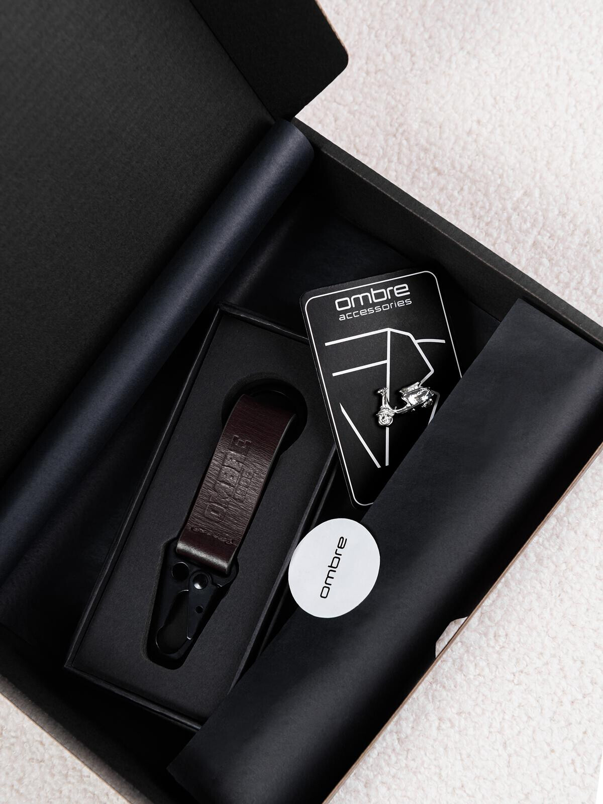 Ombre Men's travel style gift set - silver pin and key ring