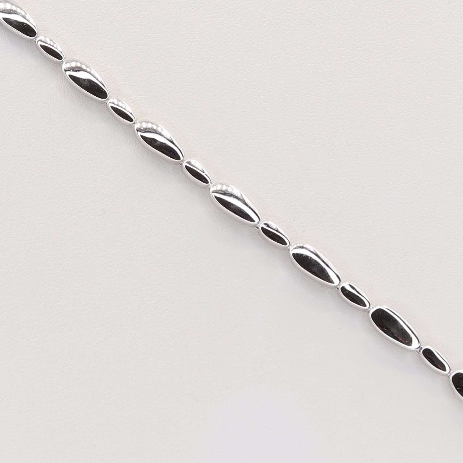 Strieborný náramok 113549