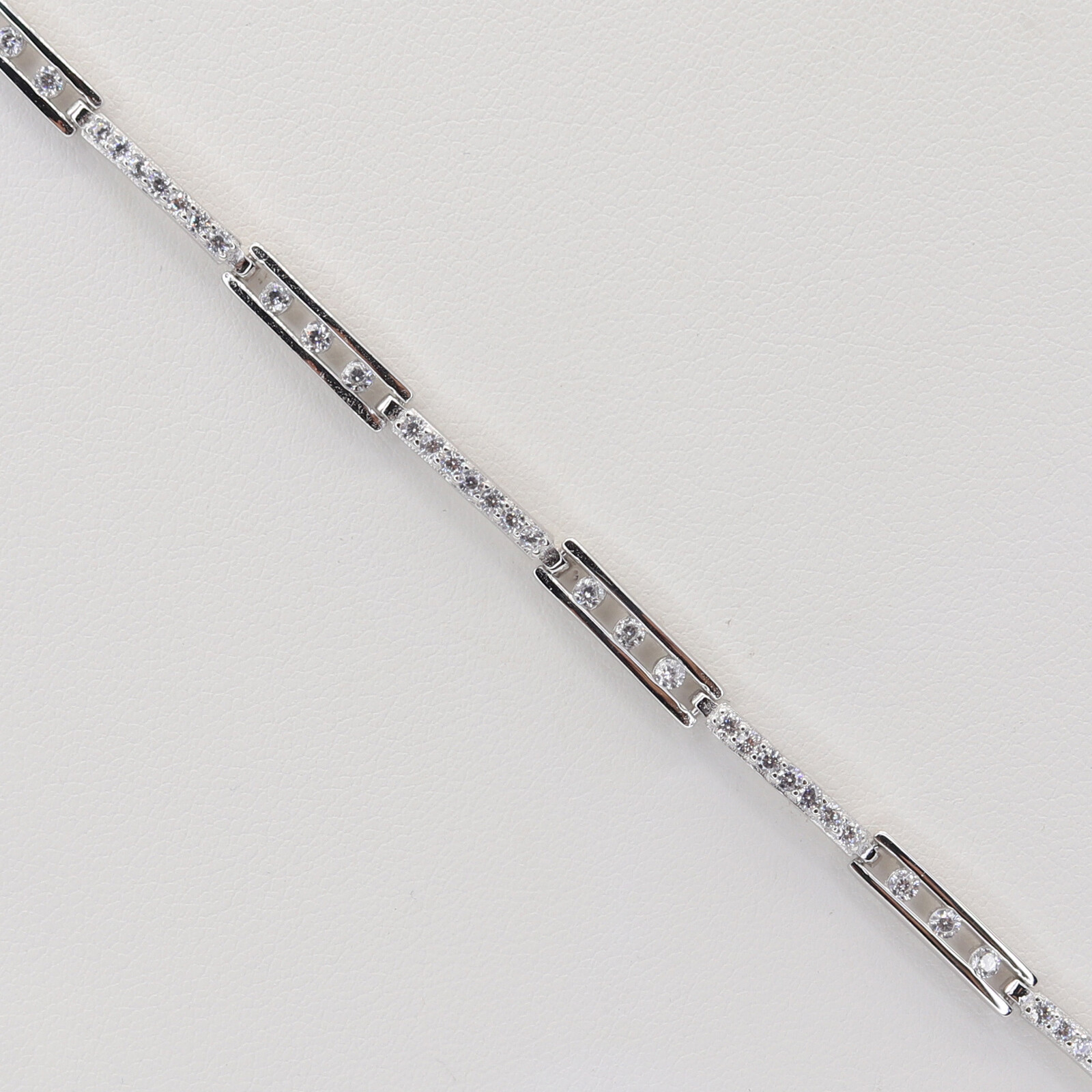 Strieborný náramok 113551