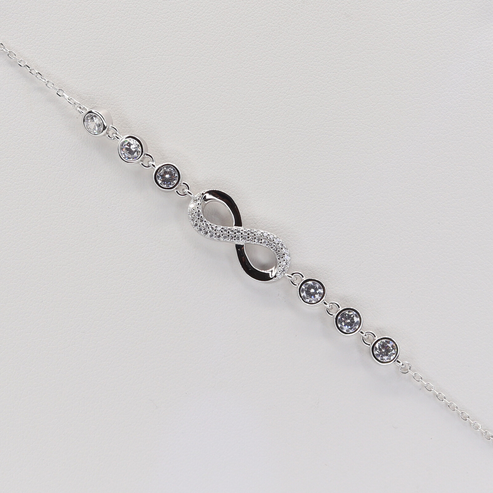 Strieborný náramok 113556