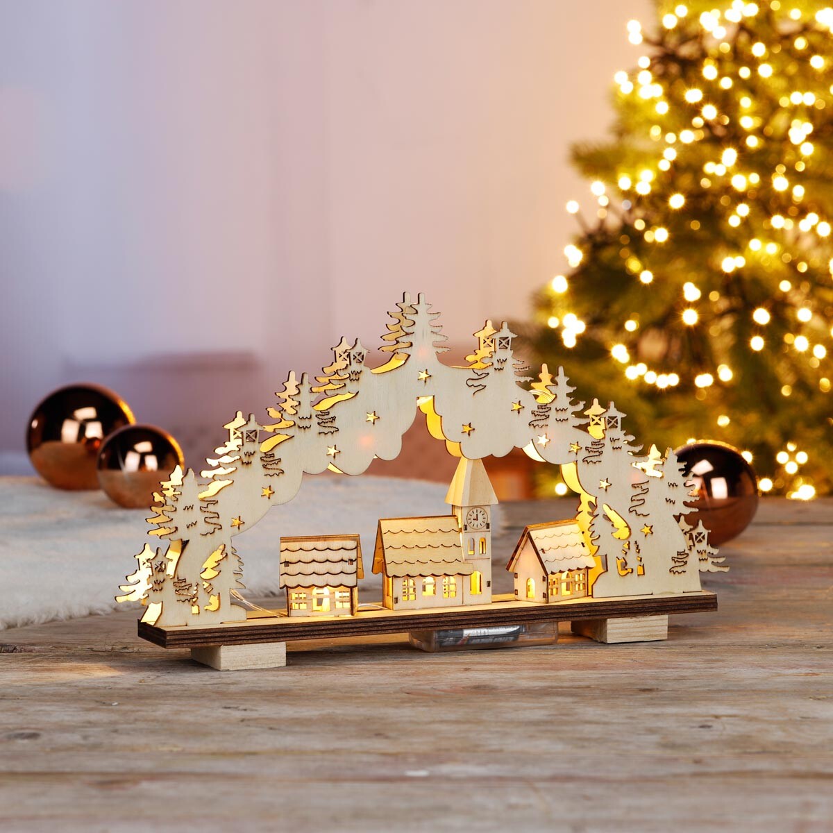 Dřevěný oblouk Vánoční vesnička s LED osvětlením