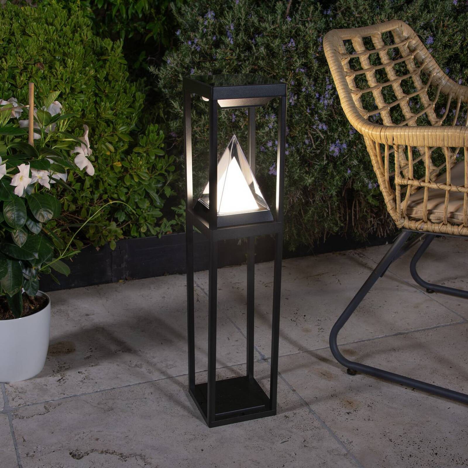 OSRAM SMART+ chodníkové LED svetlo solárne ALPS, čierne senzor IP44