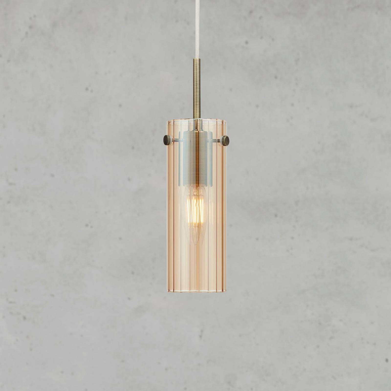 Závesné svietidlo Tibia, zástrčka, jantárová/mosadzová farba Ø 7 cm