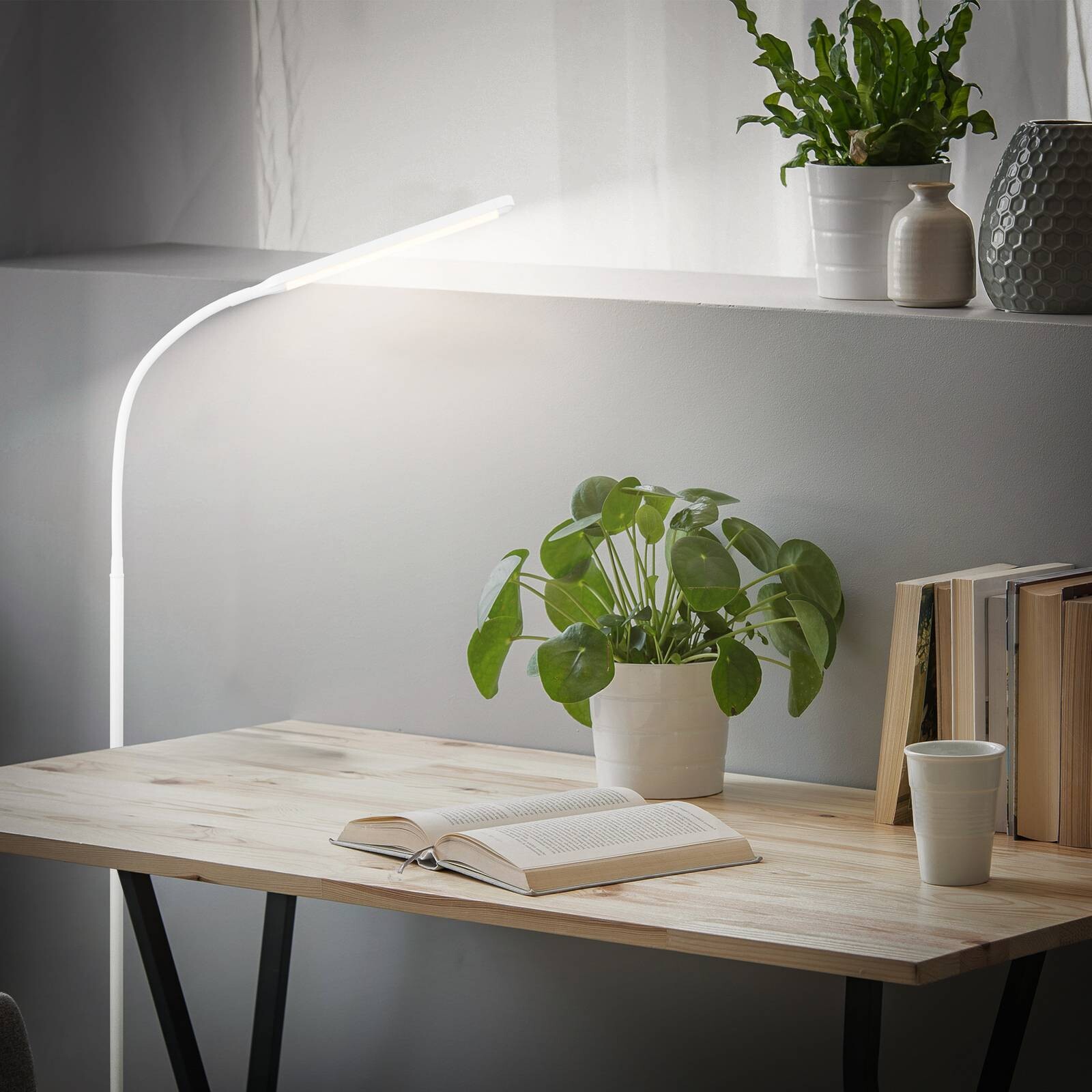 LED stojacia lampa Mura, biela, výška 170 cm, kov, dotykový stmievač