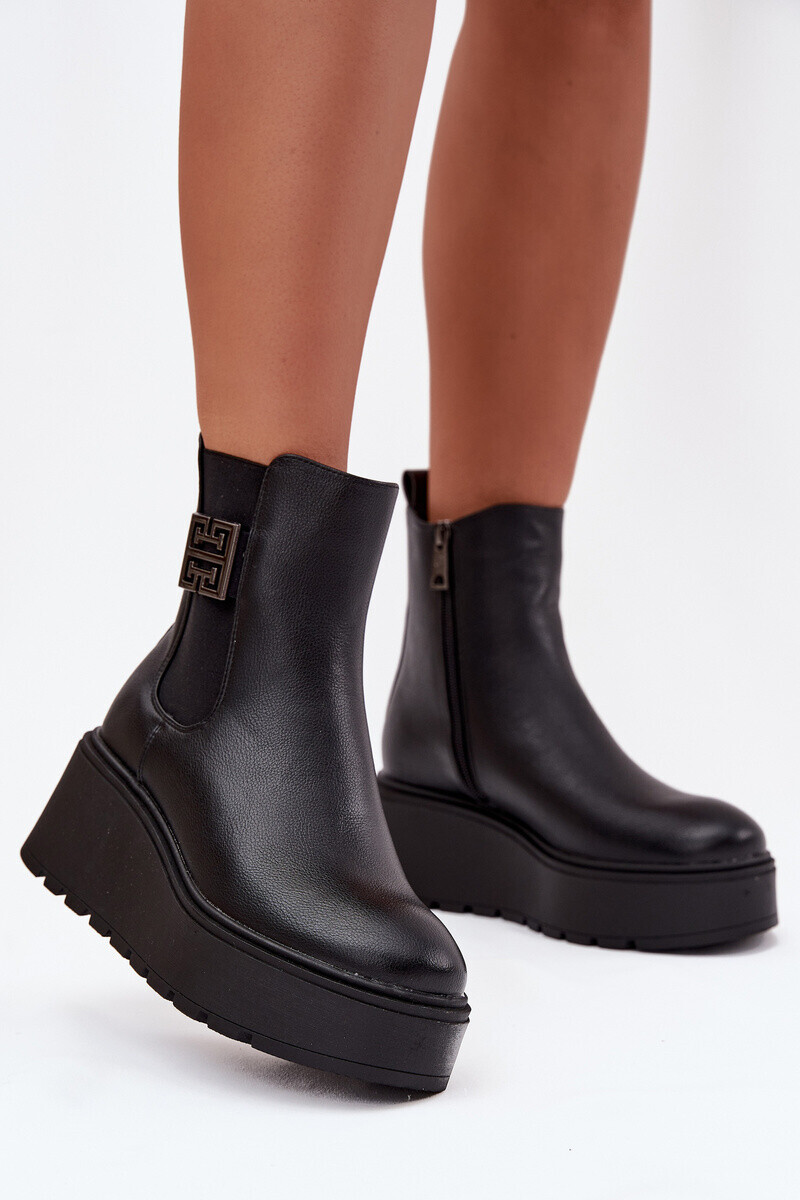 Zateplené dámske platformové čižmy s ozdobným detailom Vinceza