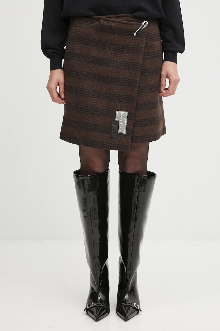 Vlnená sukňa MM6 Maison Margiela hnedá farba, midi, áčkový strih, S52MC0013.M35472.001F
