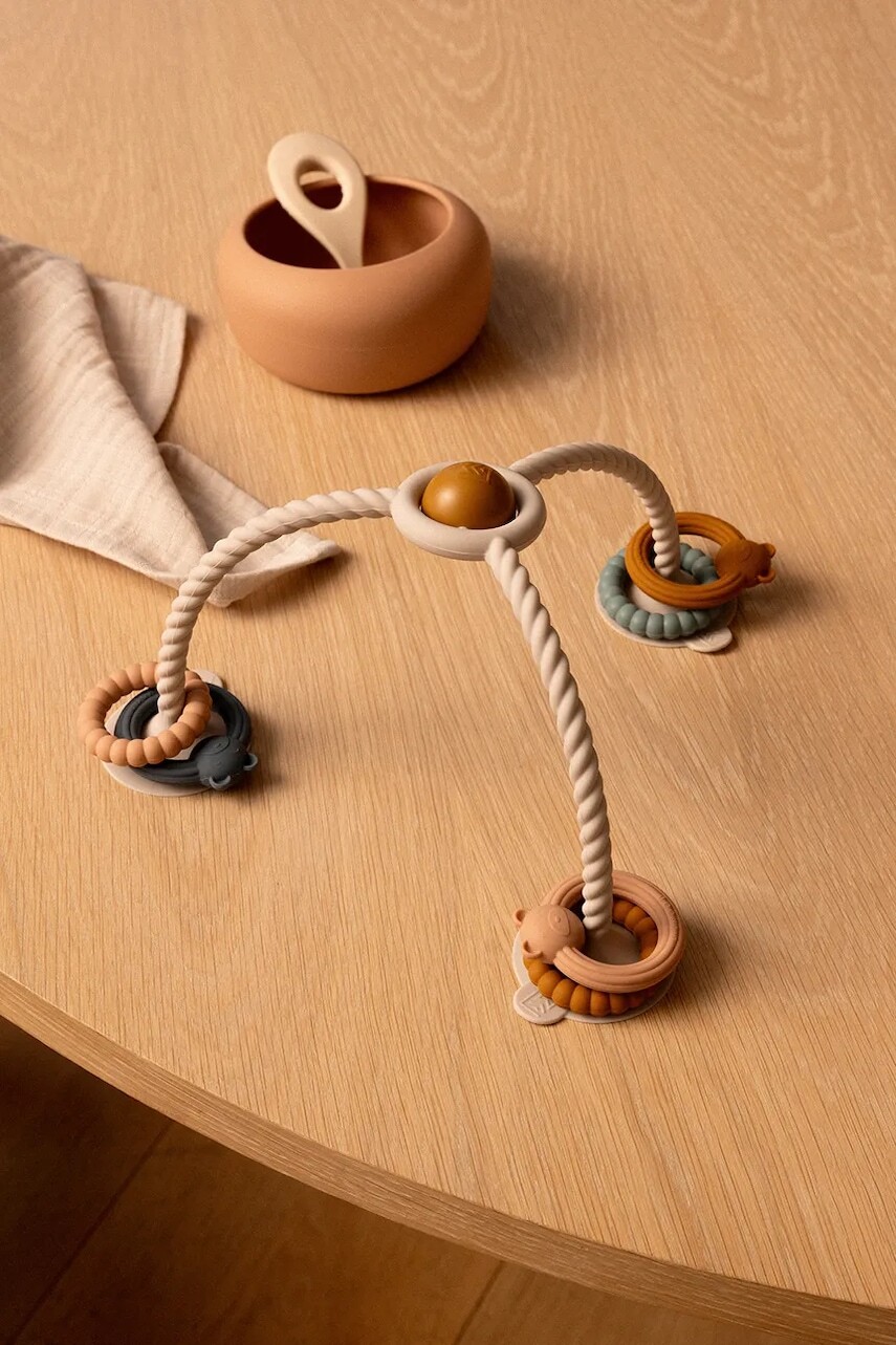 Interaktívna hračka Liewood Soren Suction Toy LW20189