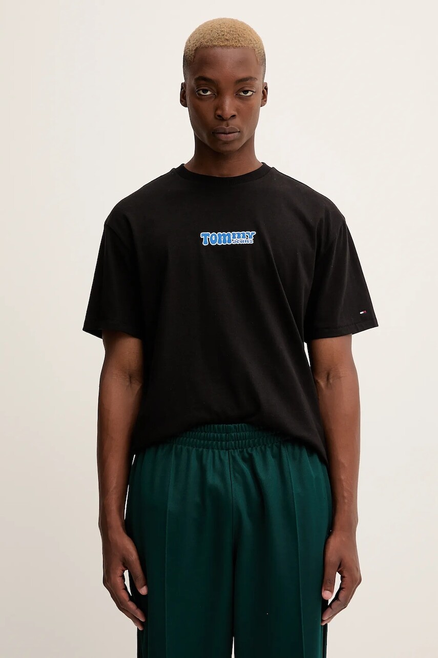 Bavlnené tričko Tommy Jeans pánske, čierna farba, s nášivkou, DM0DM22051