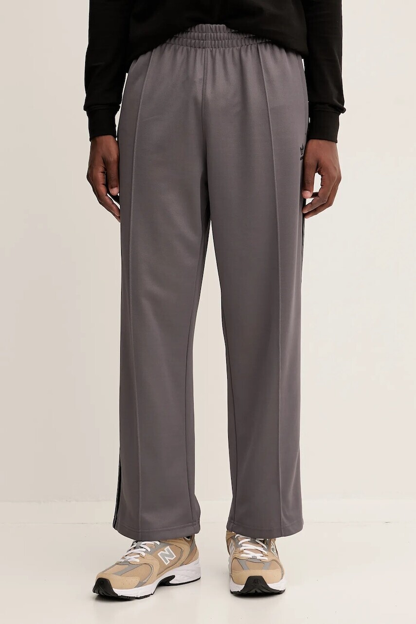 Tepláky adidas Originals Baggy Tp šedá farba, s nášivkou, JY1421