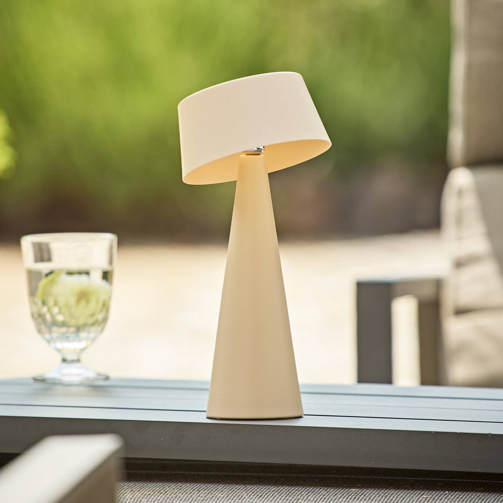 LED stolová lampa Solino, béžová, solárna/USB, 26 cm, IP44