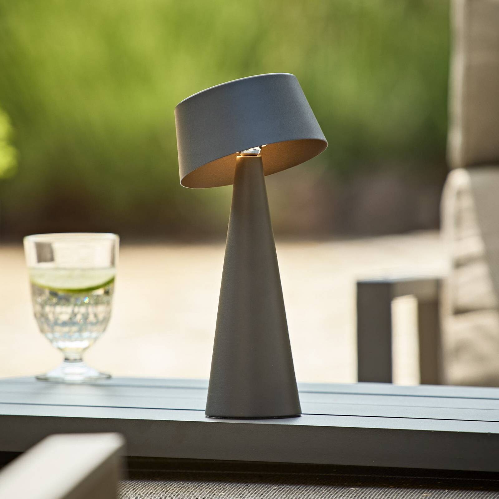 LED stolová lampa Solino, grafitová, solárna/USB, 26 cm IP44