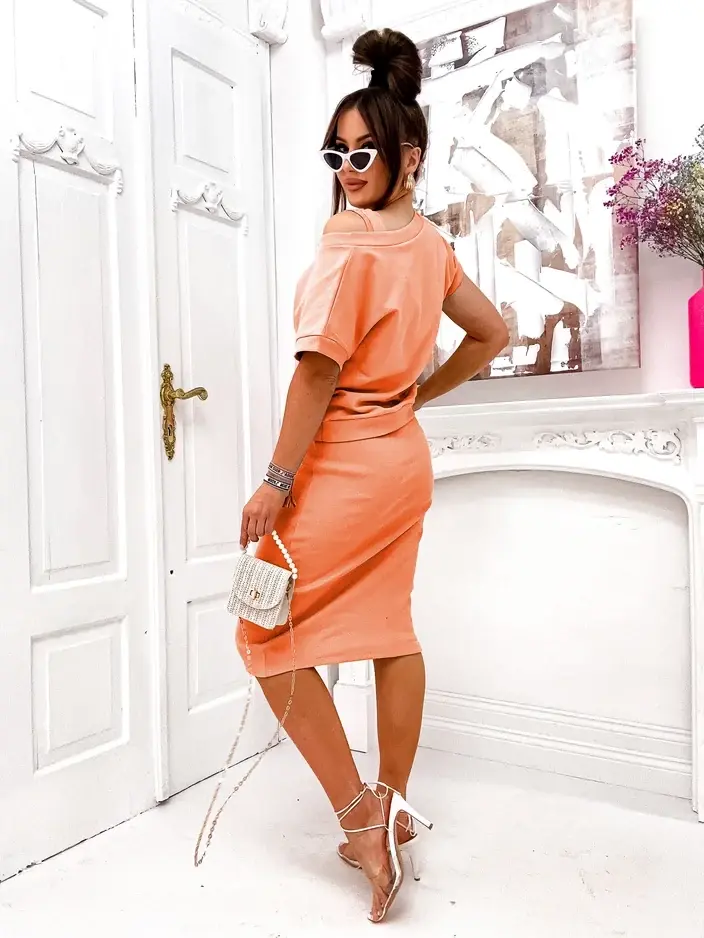 Resti Women’s set with a top that reveals and a knee-length dress