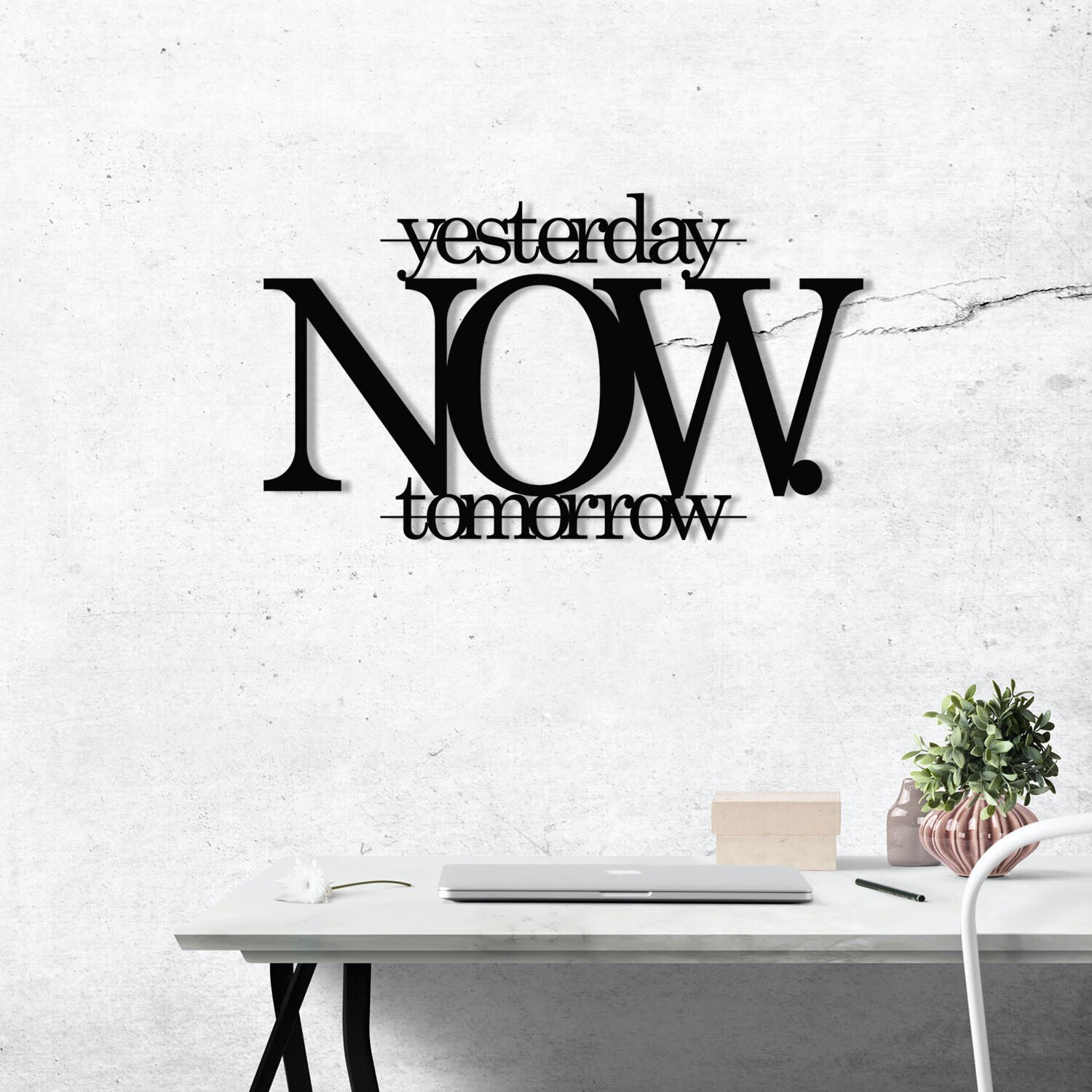 Nástěnná kovová dekorace Now černá