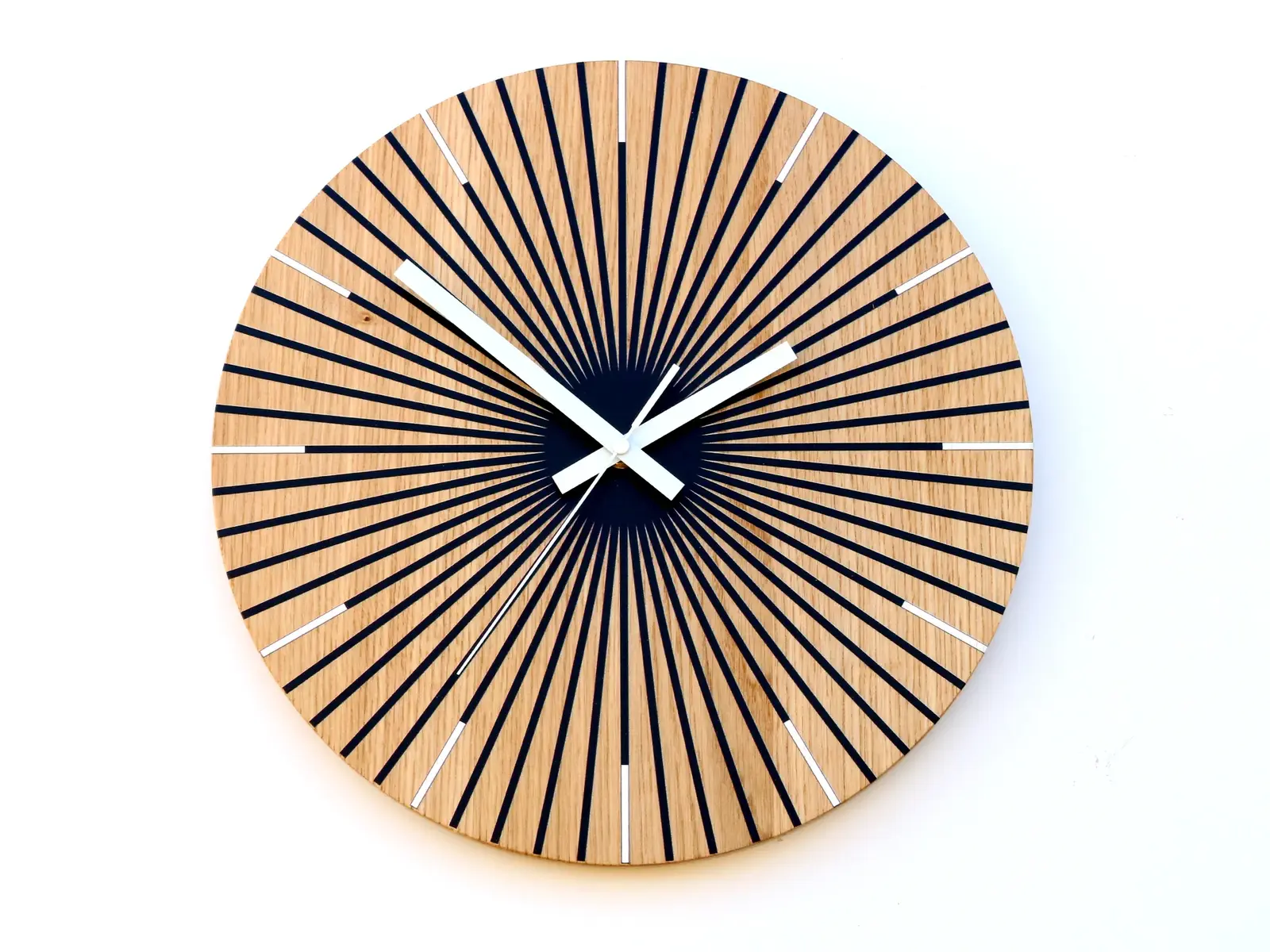 Dřevěné nástěnné hodiny Arian 33 cm dub přírodní/černé