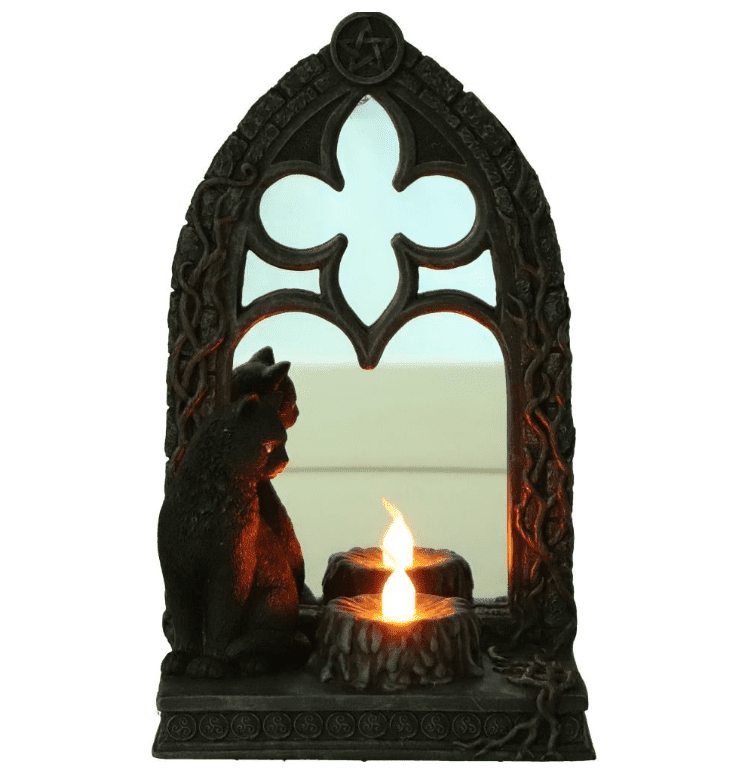 Svietnik s mačkou a zrkadlom