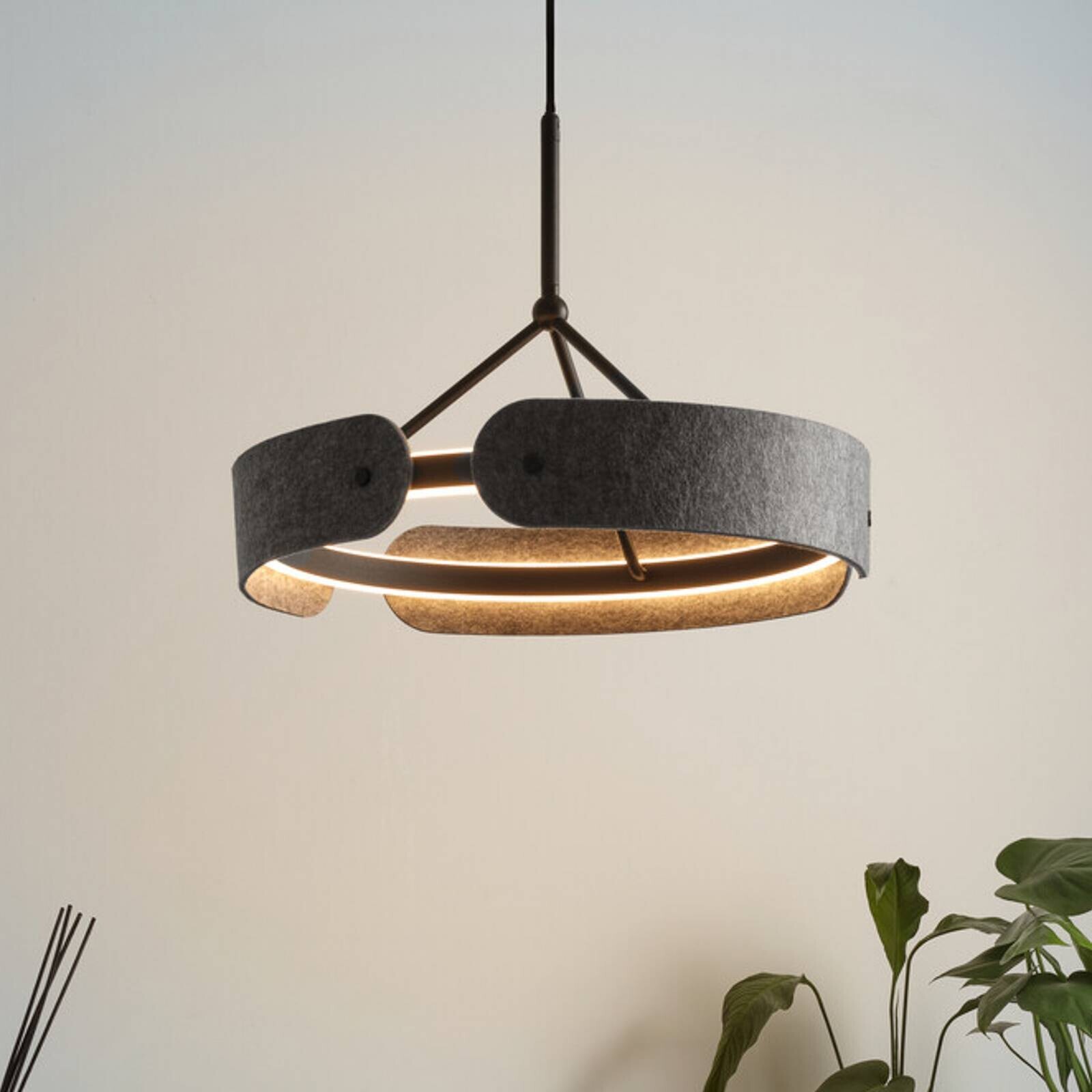 OSRAM LED závesné svietidlo Decor Curve Felt, sivá, plsť, 3 000 K