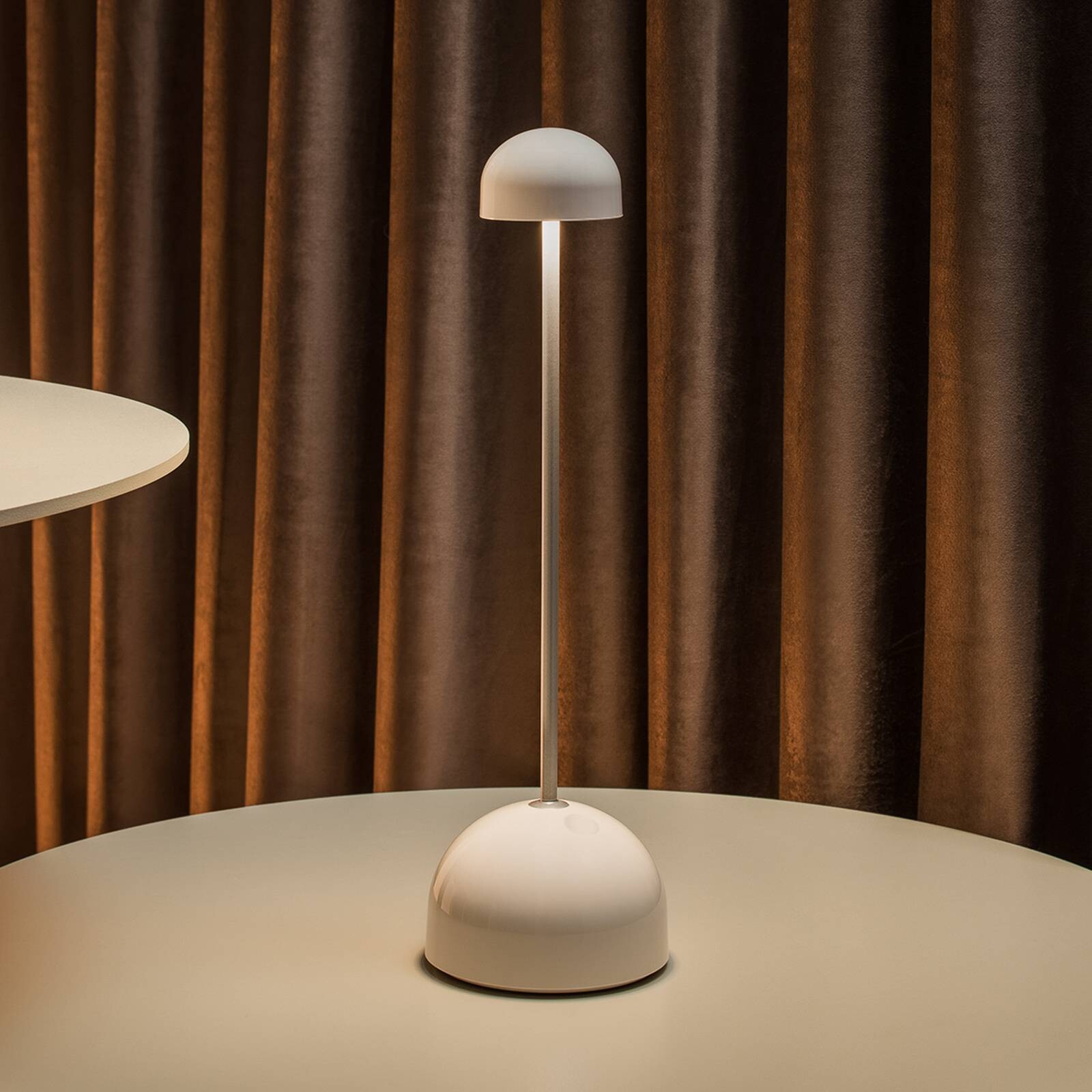 MARSET stolová LED lampa Sips, biela/strieborná, 31 cm, oceľ