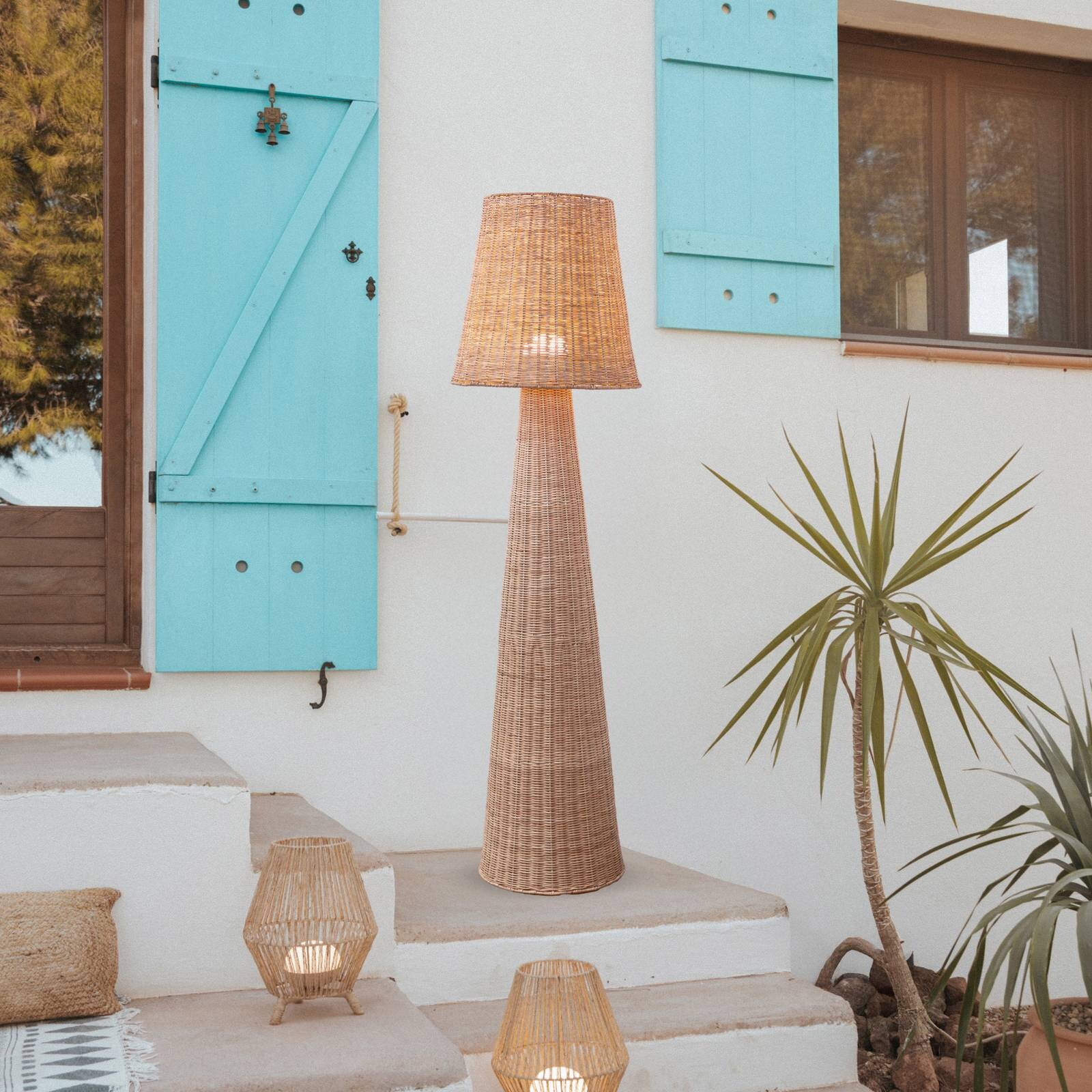 Newgarden LED stojacia lampa Lola, farba dreva, ratan, IP54