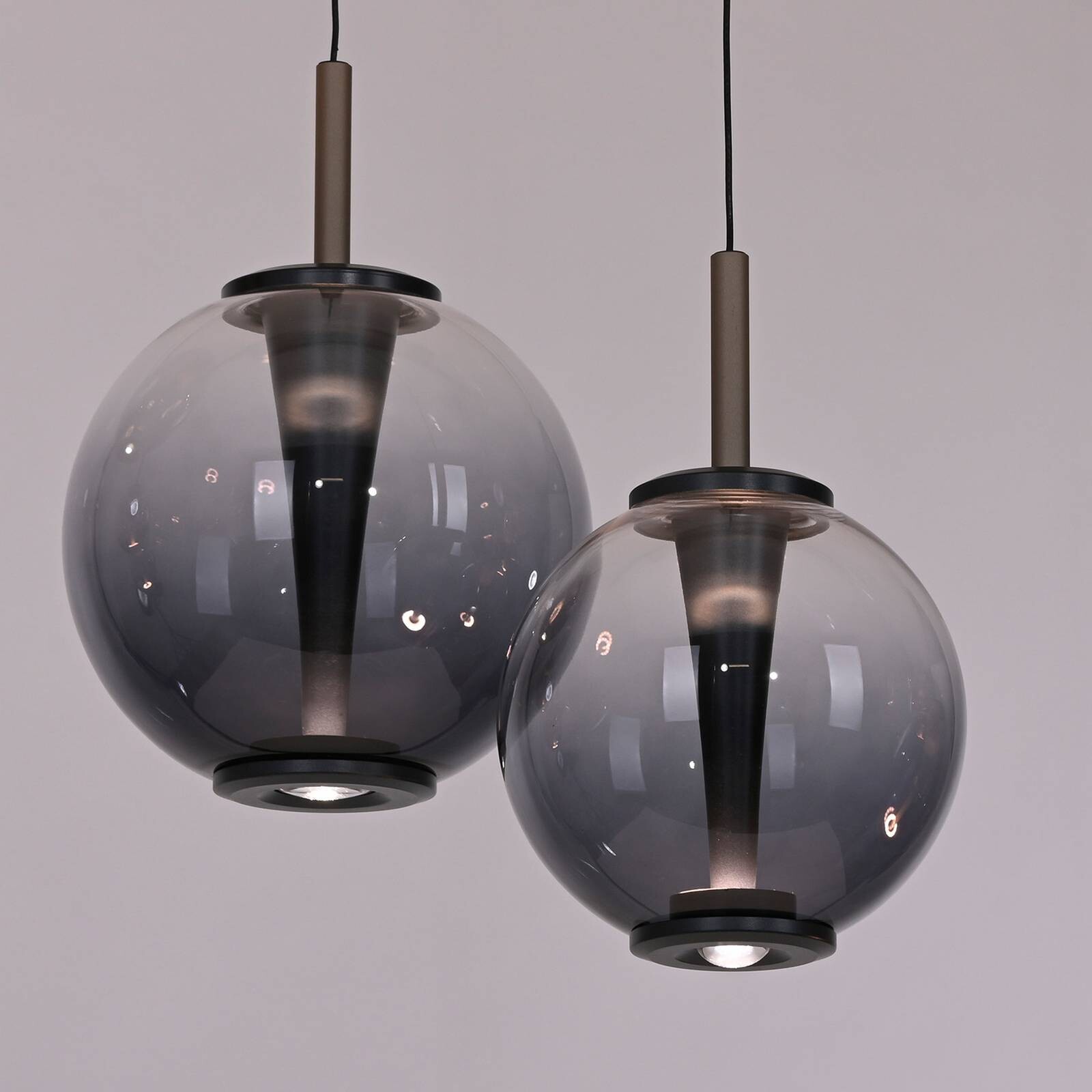 PURE LED závesné svietidlo E-Infinity sivá/dymovo sivá 198 cm, 10-pl