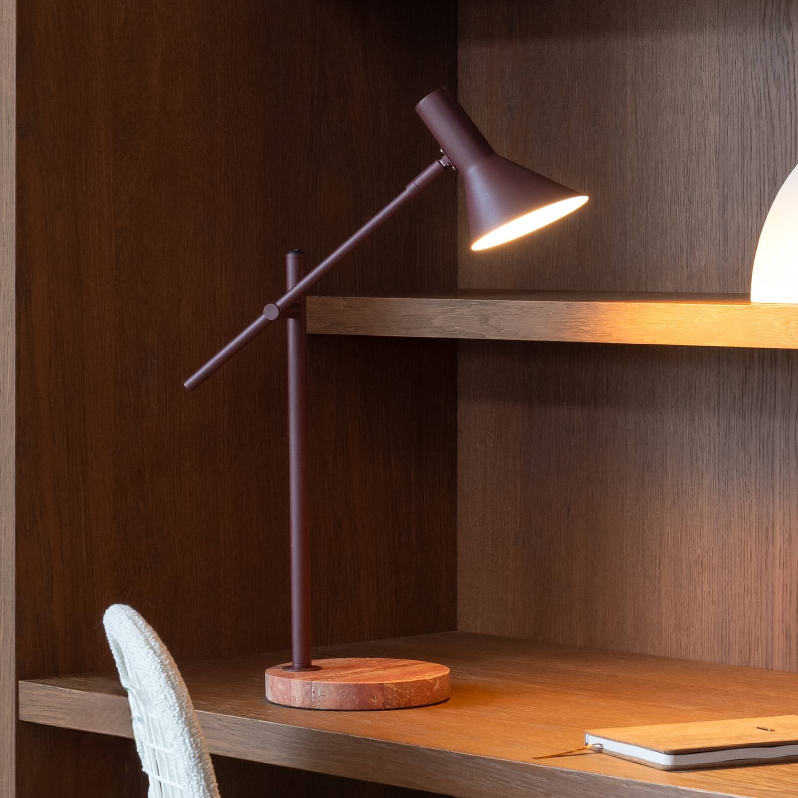 It's about RoMi stolová lampa Izmir, tmavočervená, výška 59 cm