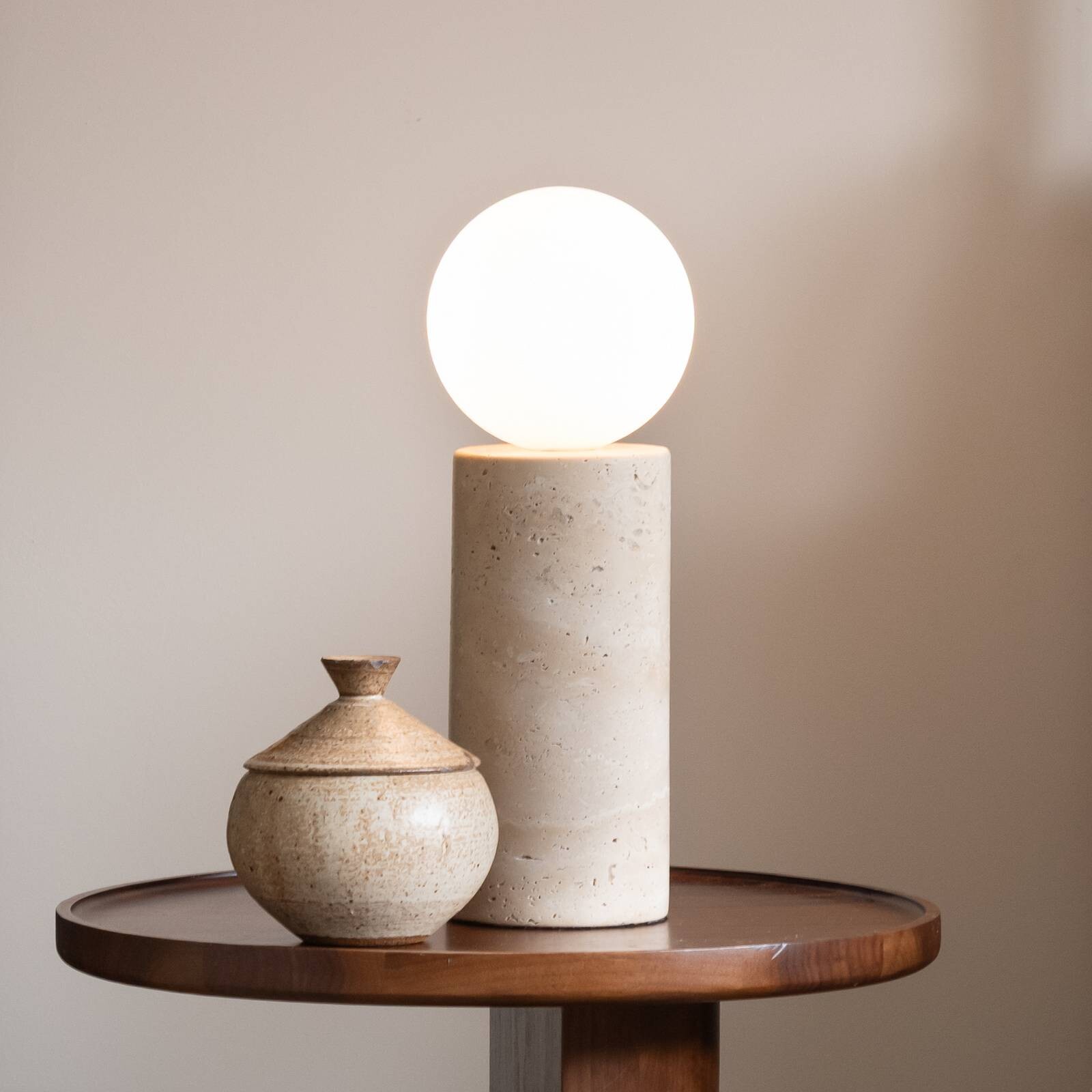 It's about RoMi stolová lampa Tivoli, biela, výška 33 cm