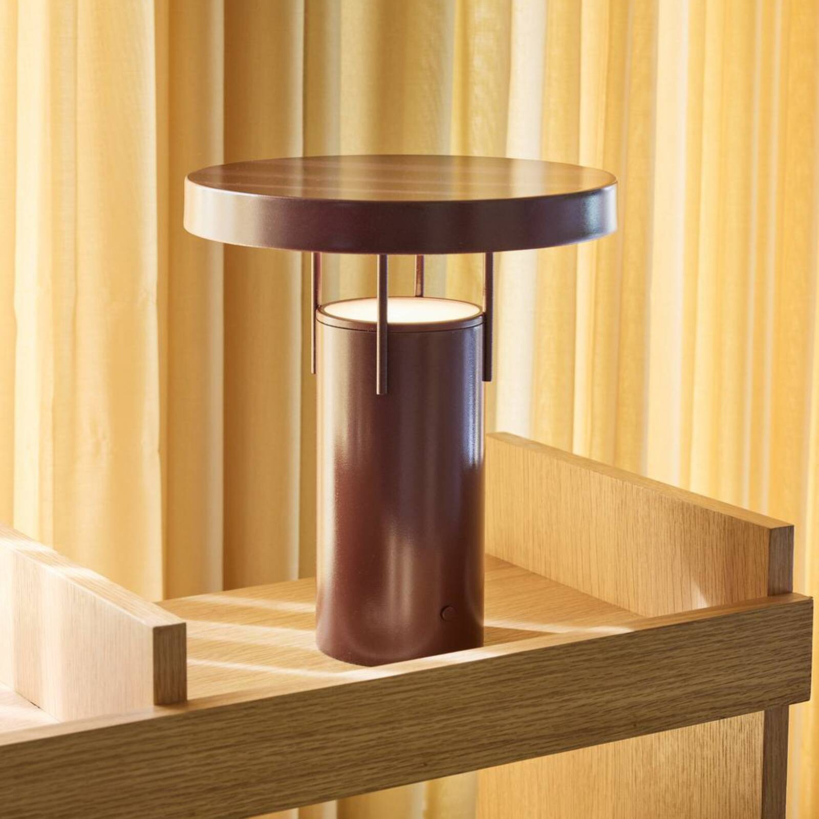 HÜBSCH stolová LED lampa BringMe, bordová metalíza, 28 cm