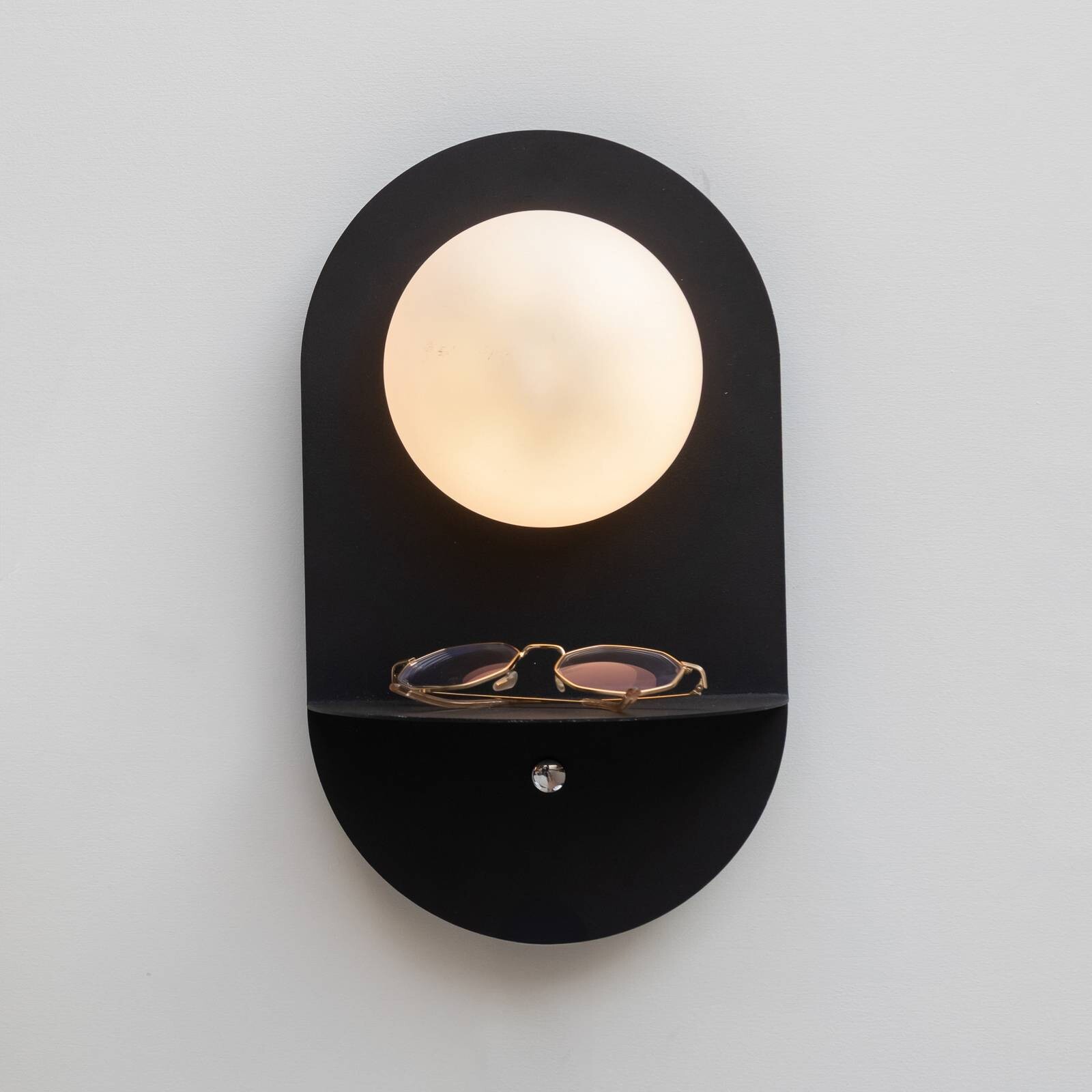 It's about RoMi Nástenné svetlo Tokyo, čierna, zástrčka, odkladací priestor