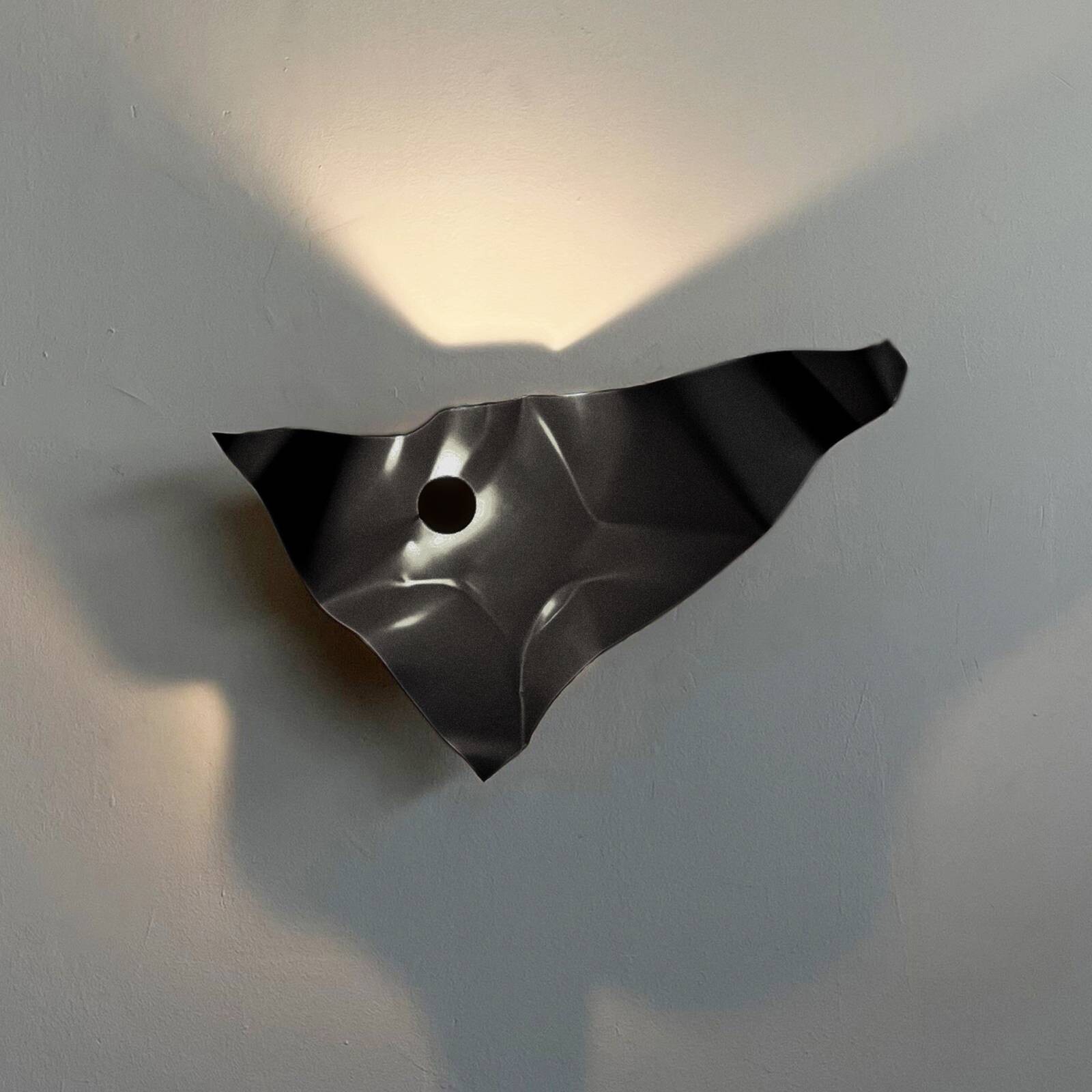 Knikerboker LED nástenné svetlo Zona d'ombra, čierna, 79 cm