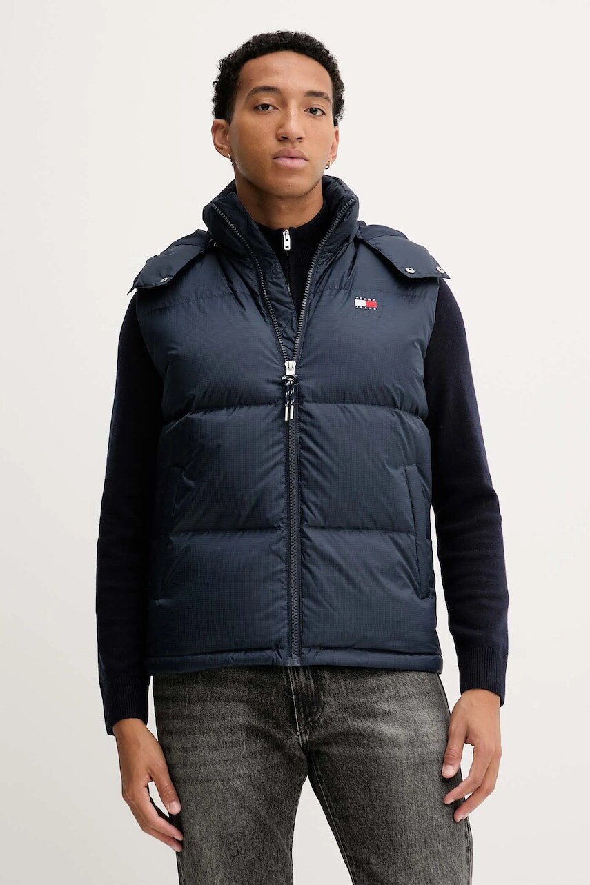 Páperová vesta Tommy Jeans tmavomodrá farba, zimná, DM0DM22068
