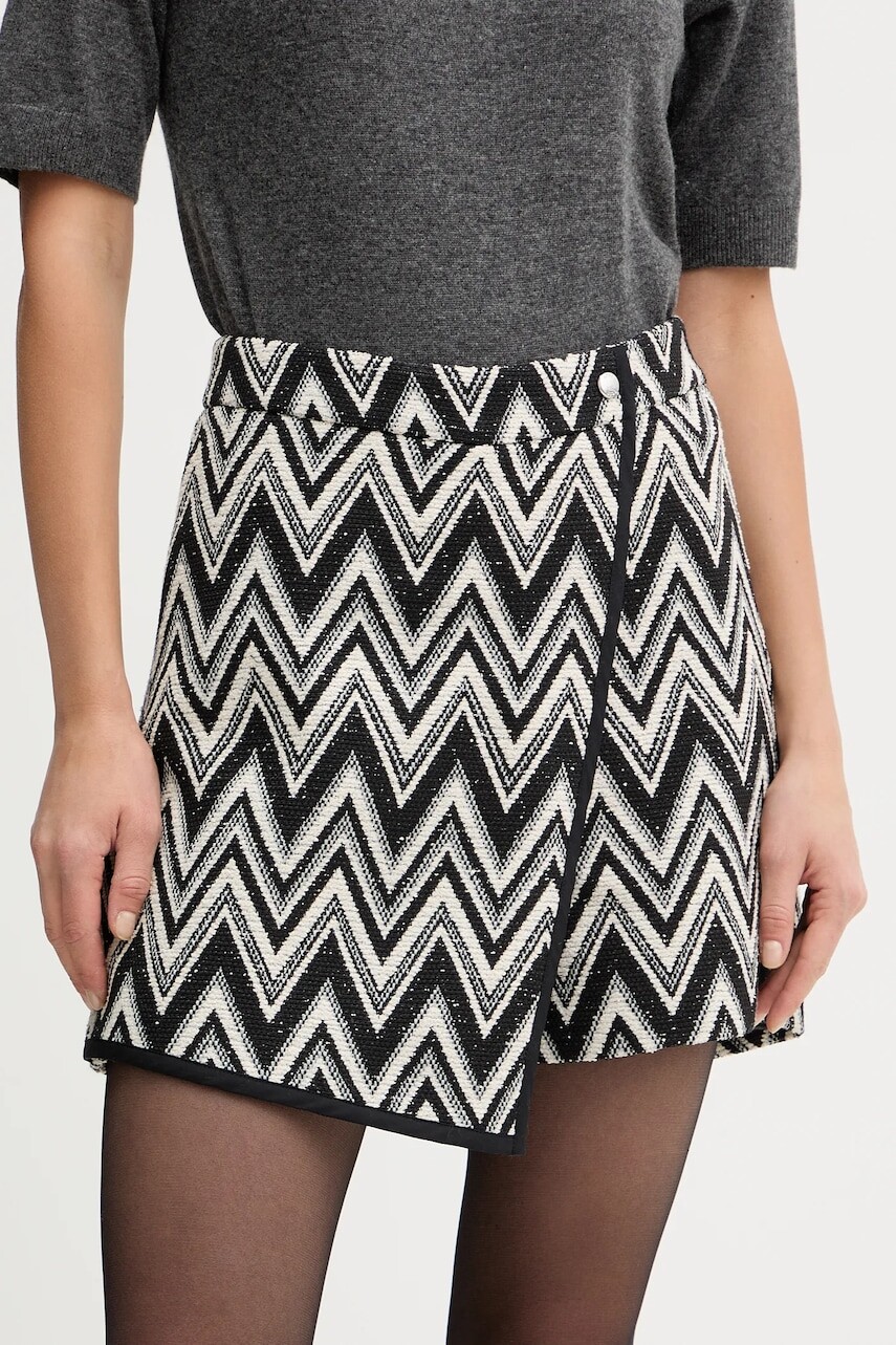 Sukňo-šortky BOSS Orange čierna farba, vzorované, vysoký pás, 50547703