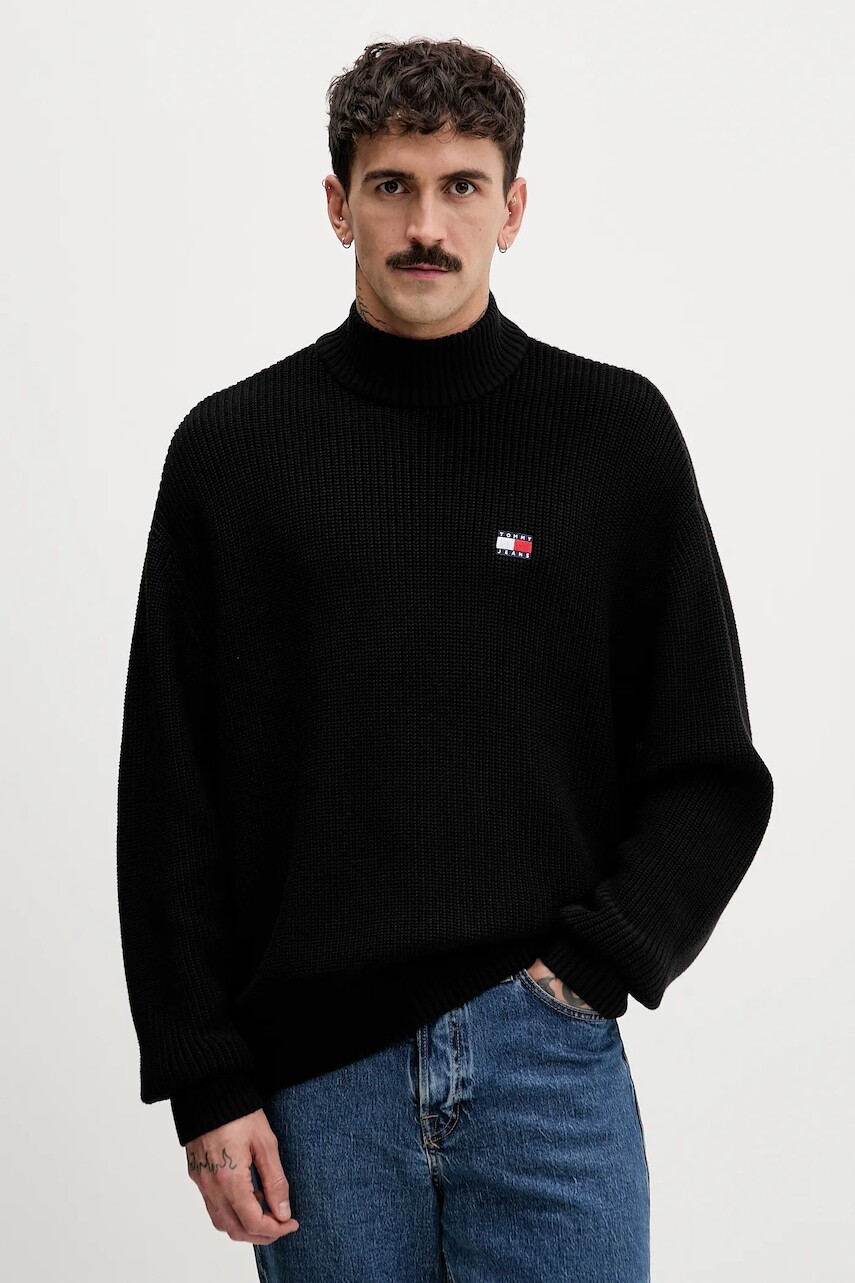 Bavlnený sveter Tommy Jeans čierna farba, s polorolákom, DM0DM22400