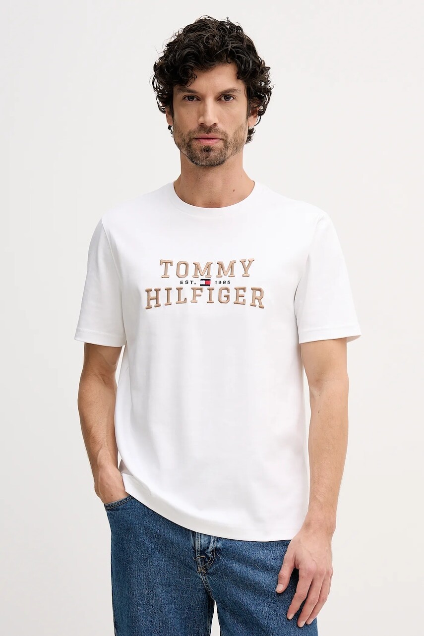 Tričko Tommy Hilfiger pánske, béžová farba, s nášivkou, MW0MW42803