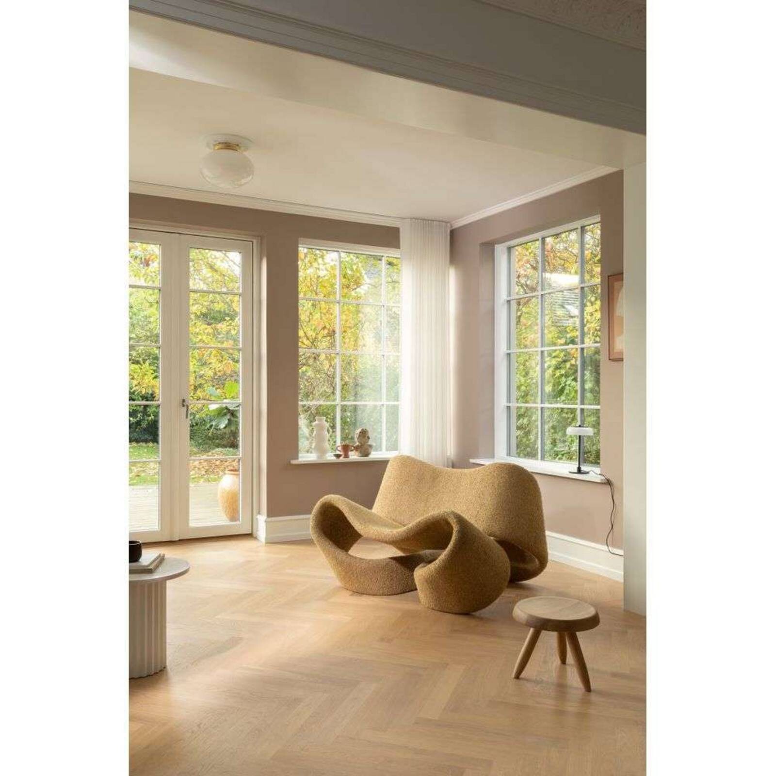 Nuura stropné svietidlo Rizzatto 301, Ø 30 cm mosadzová farba/opál