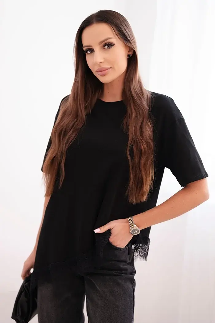 Kesi Włoski Dámska bavlnená asymetrická blúzka s čipkou dole čierna