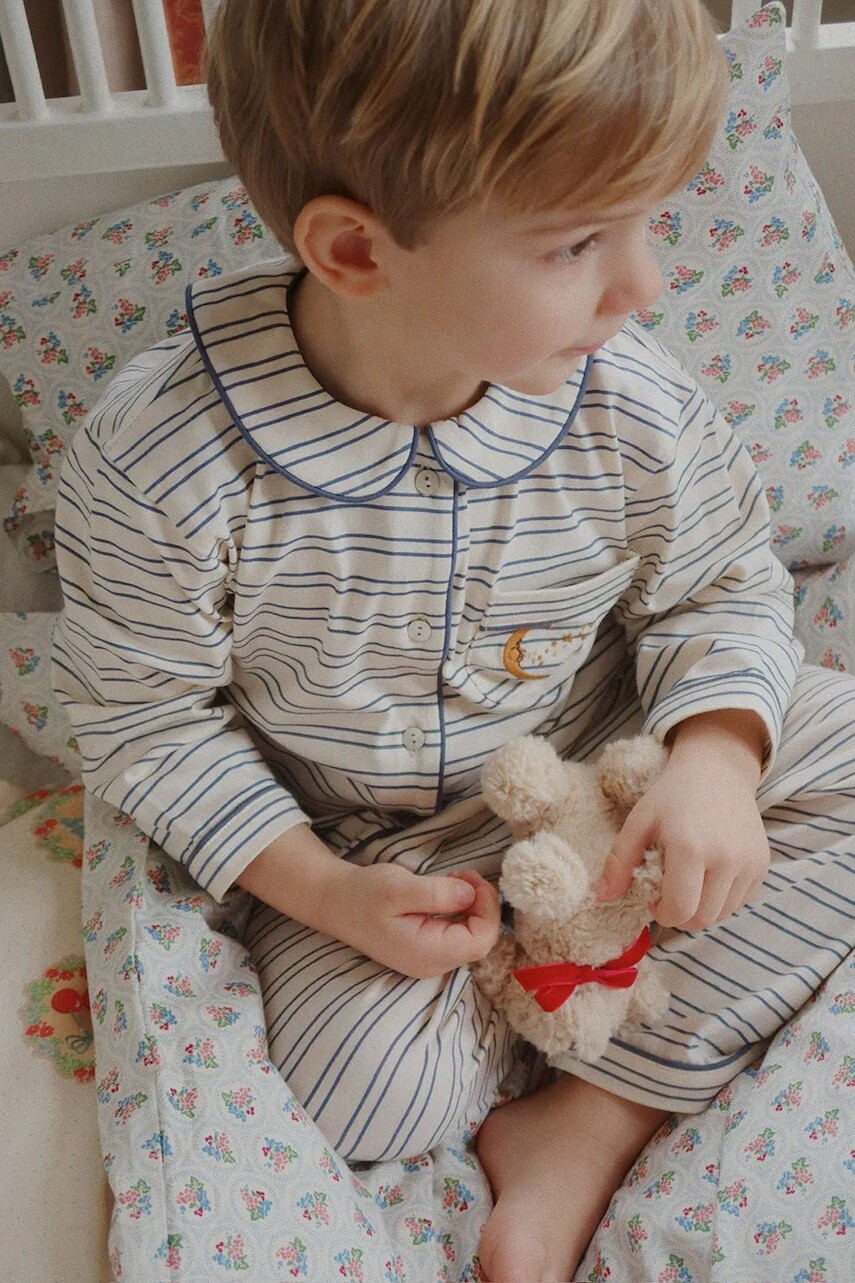 Detské bavlnené pyžamo Konges Sløjd PIO SET GOTS béžová farba, s nášivkou, KS104401