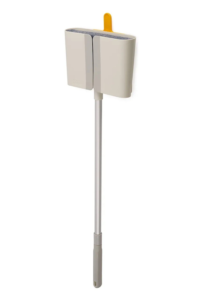Nástenná nastaviteľná metla na zametanie Joseph Joseph Cleantech 94 x 26 cm béžová farba
