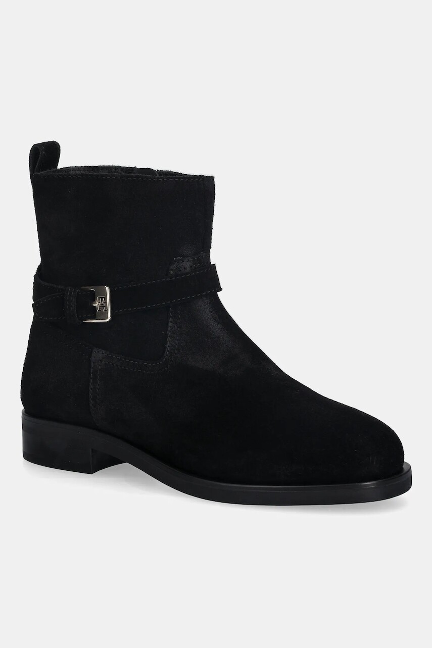 Semišové topánky Tommy Hilfiger TH BUCKLE RIDING SUEDE BOOTIE čierna farba, na plochom podpätku, FW0FW09047