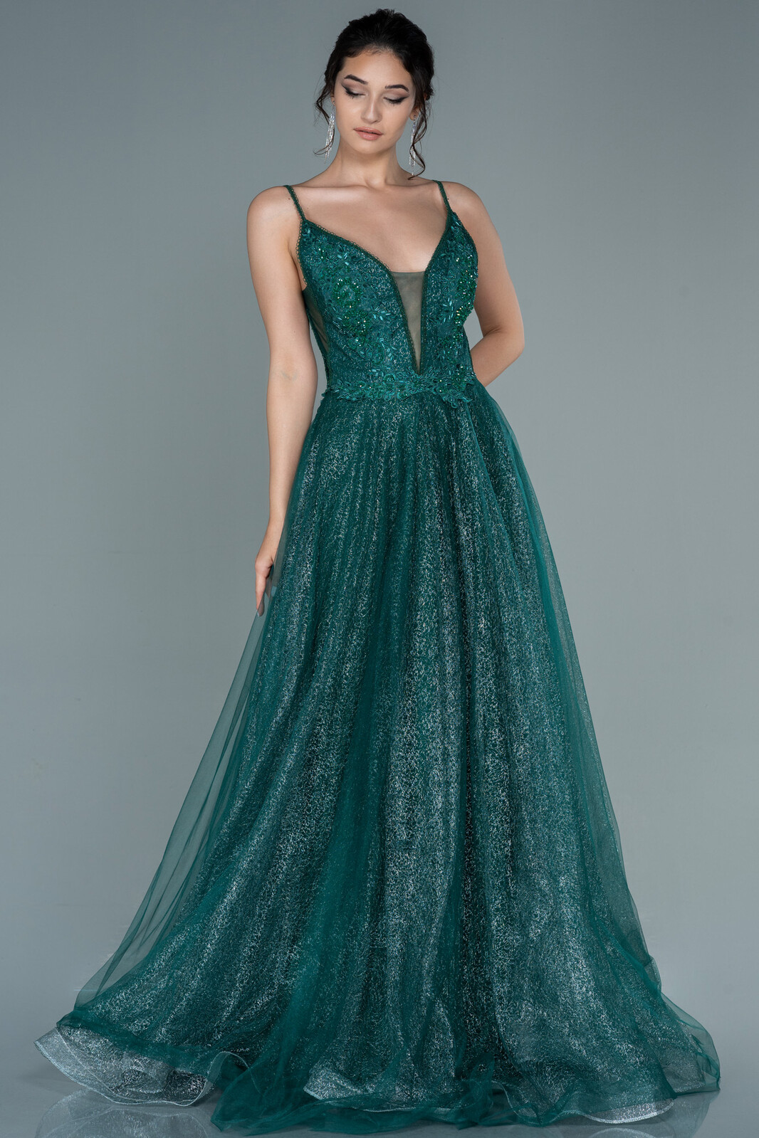 Abiyefon Zelené tylové šaty s korálikmi Veľkosť: M