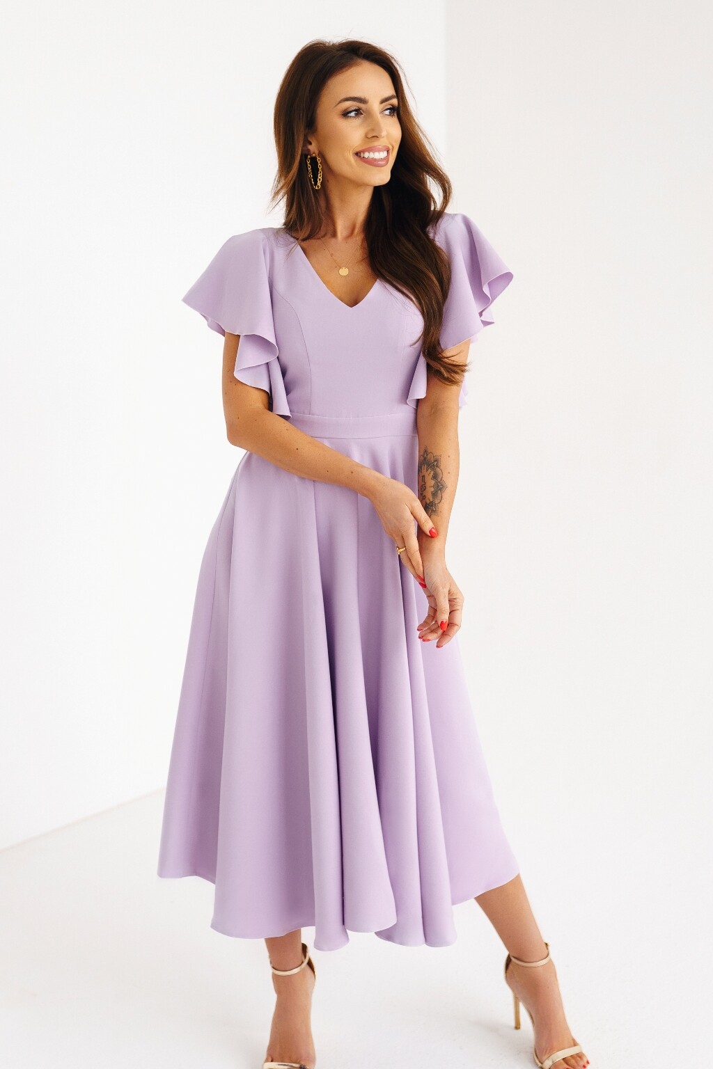 Warsaw Dress Fialové midi šaty s volánovými rukávmi Veľkosť: XS