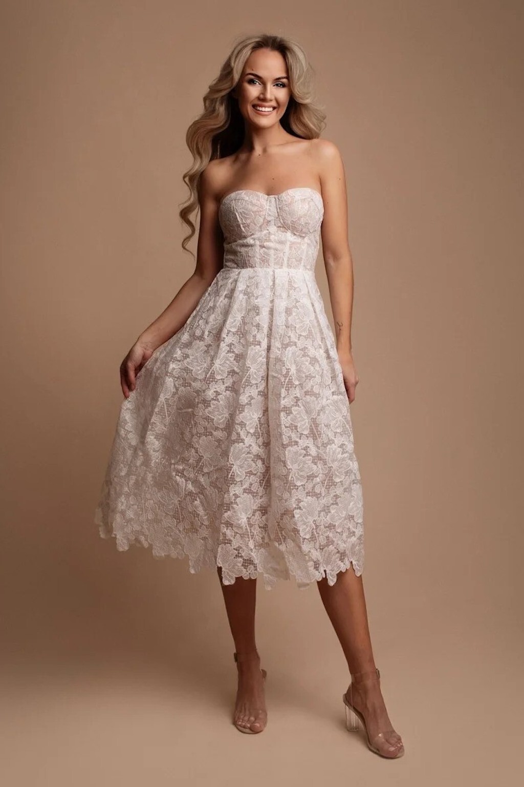 Eva & Lola Smotanové midi šaty s krajkou Veľkosť: L