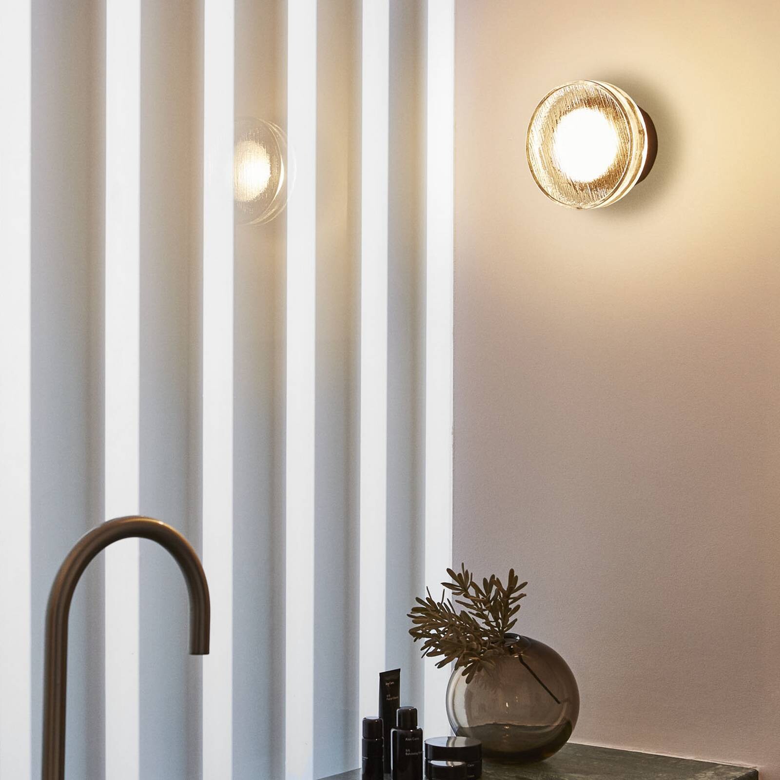 MARSET LED vonkajšie nástenné svietidlo Roc, Ø 14 cm, čierna/priehľadná