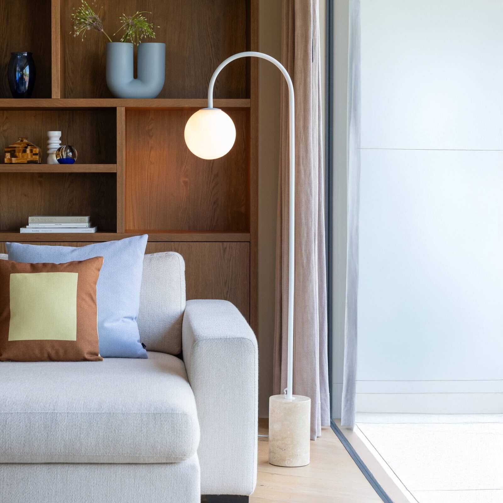 It's about RoMi Oblúková lampa Tivoli, biela, výška 163 cm