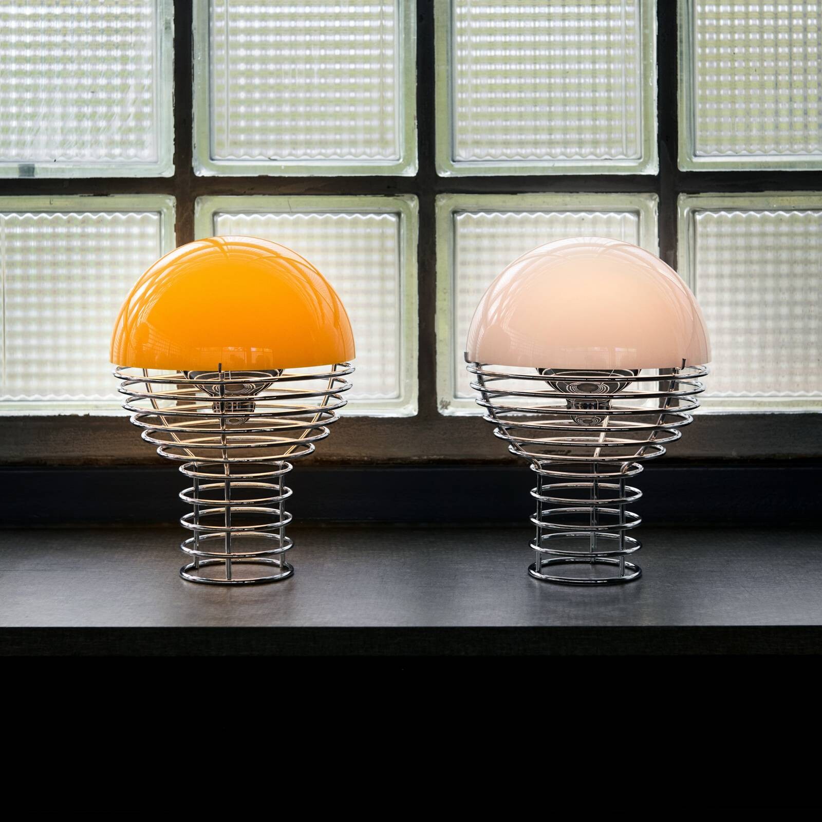 VERPAN LED stolová lampa na batérie WIRE, oranžová, výška 25 cm, IP44