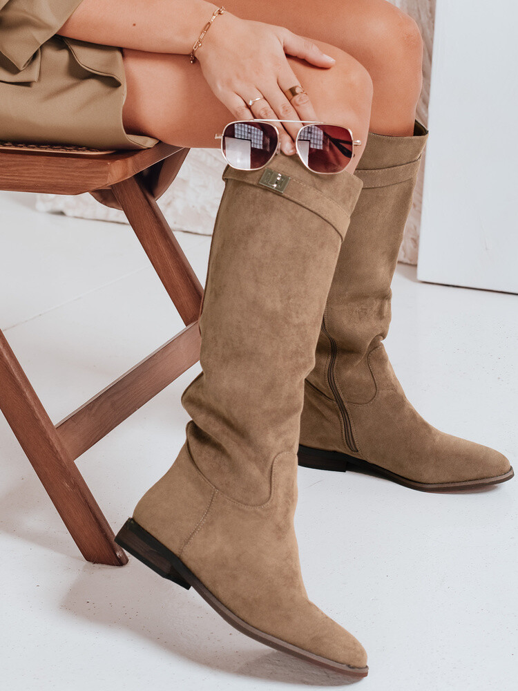 Kozaki damskie zamszowe na niskim obcasie beżowe Dstreet