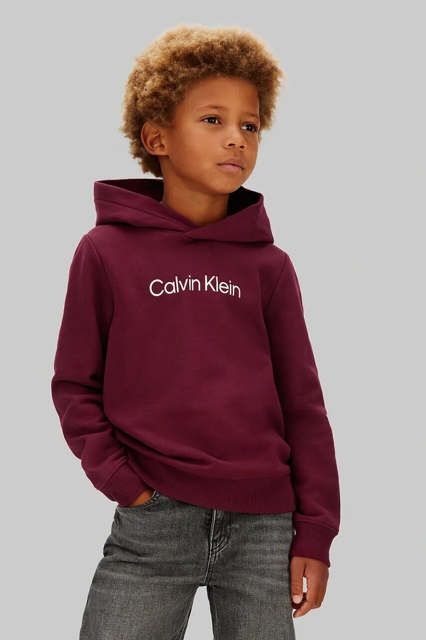 Detská bavlnená mikina Calvin Klein Jeans bordová farba, s kapucňou, s potlačou, IU0IU00679
