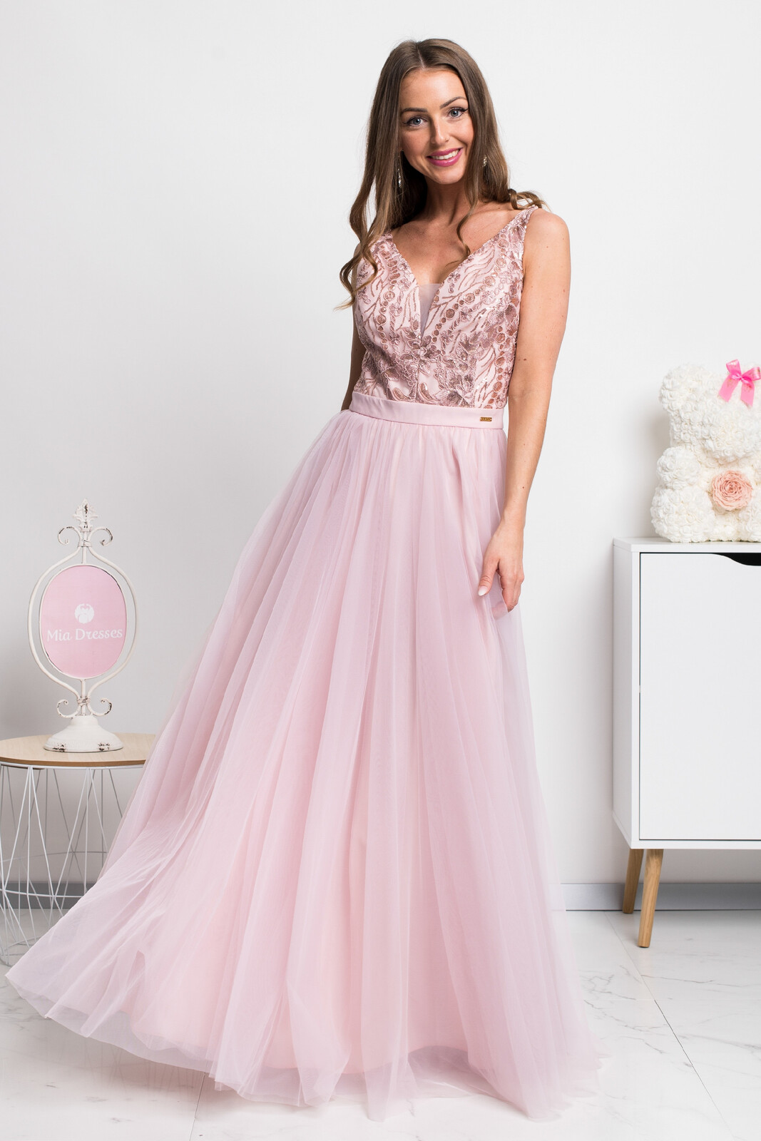 Parisse Ružové spoločenské šaty s krajkou Veľkosť: S