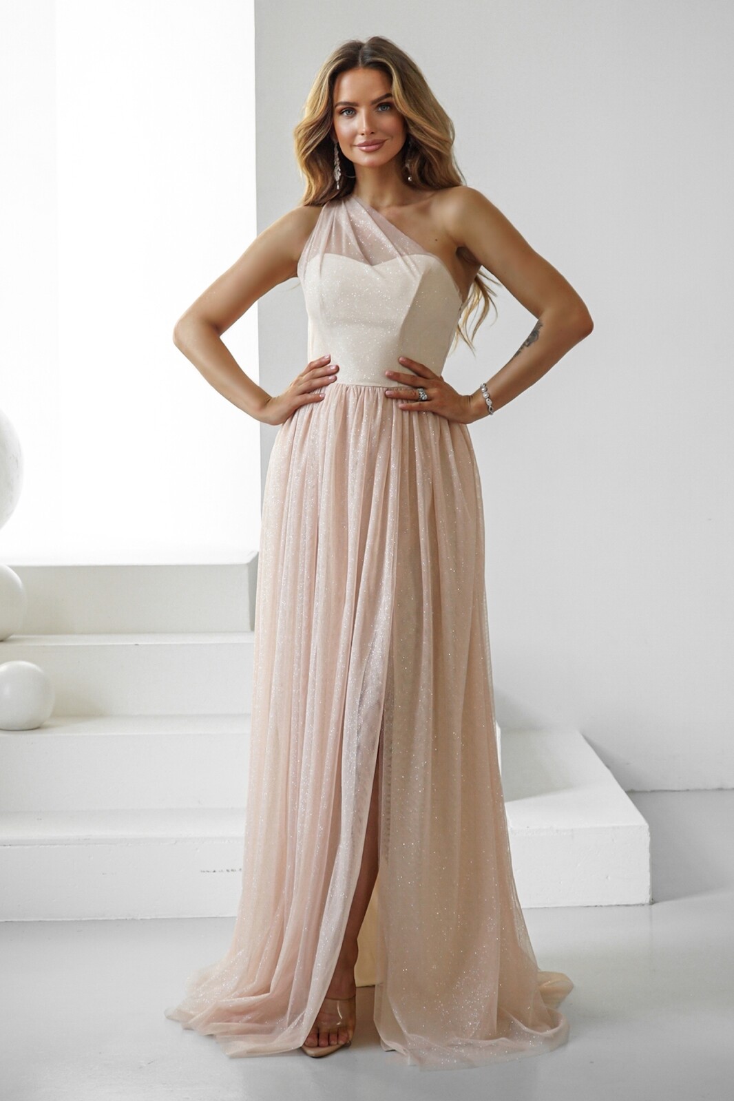 Warsaw Dress Béžové tylové trblietavé šaty Veľkosť: XS