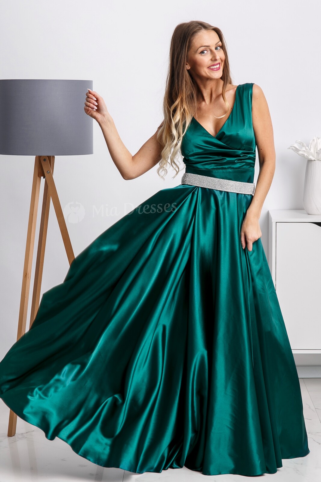 Parisse Poškodený tovar - Smaragdové spoločenské šaty so štrasovým opaskom Veľkosť: XL